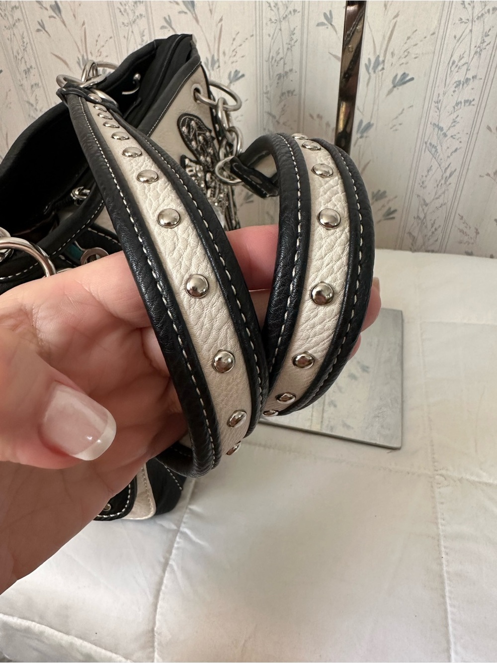 P & G Western-inspired Rhinestone Cross Concealed Carry Shoulder Bag - Picture 9 of 16